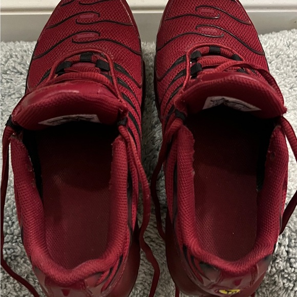 Nike Air Max burgundy in color - Picture 4 of 7